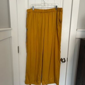 NWT Wide Leg Yellow pants - XL (Banana Republic)